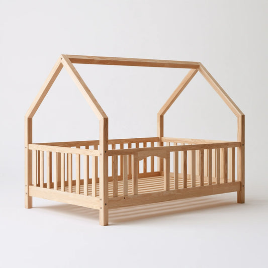 Kinderbett in Hausform, aus Holz, Farbe: hellbraun